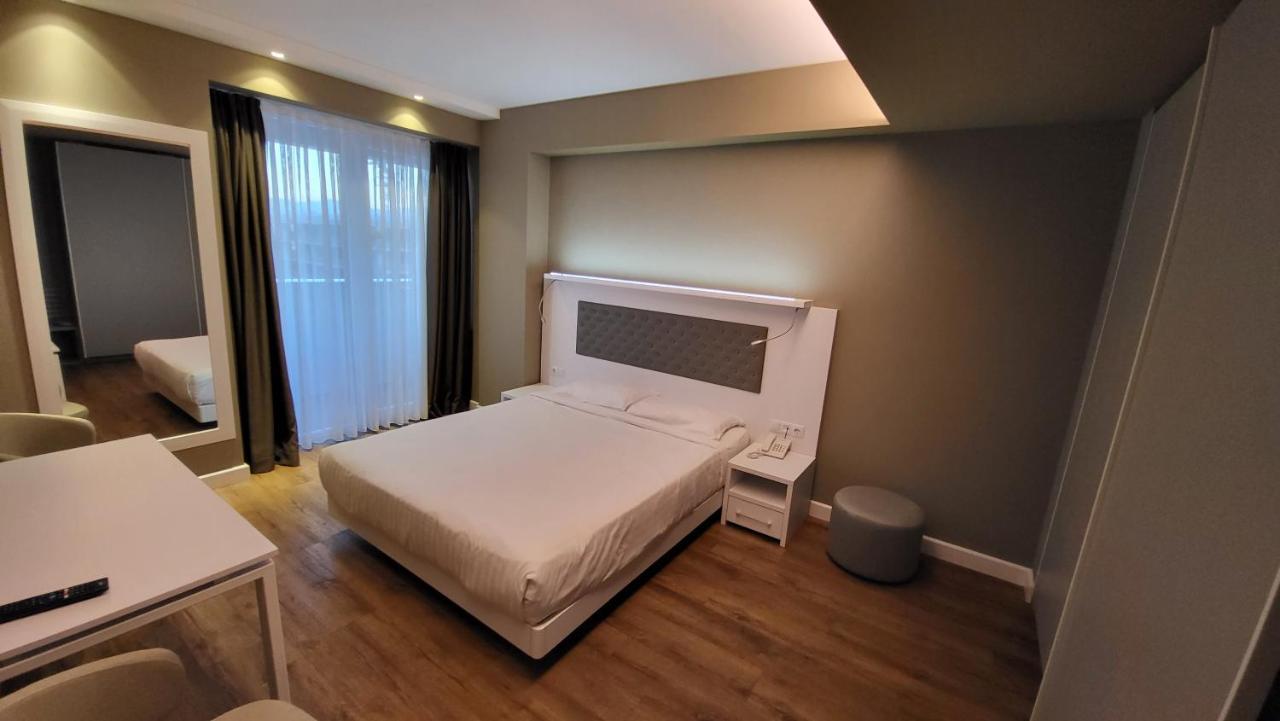 Black Sea Apartments Alliance Palace Batumi Exteriör bild